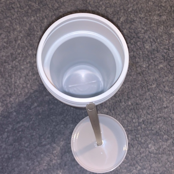 NEW Pink Victoria’s Secret Retro Water Bottle 32 oz - Picture 3 of 6